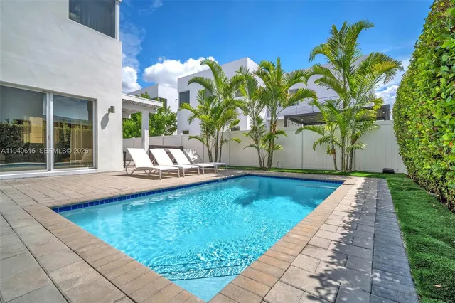 $9,500 | 7457 Northwest 101 Avenue, Unit 7457, Doral, FL 33178