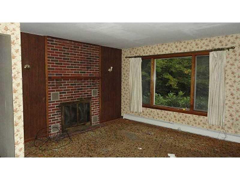 629 East Pittston Road Pittston, ME 04345 - Photo 4 of 12 Living Room.