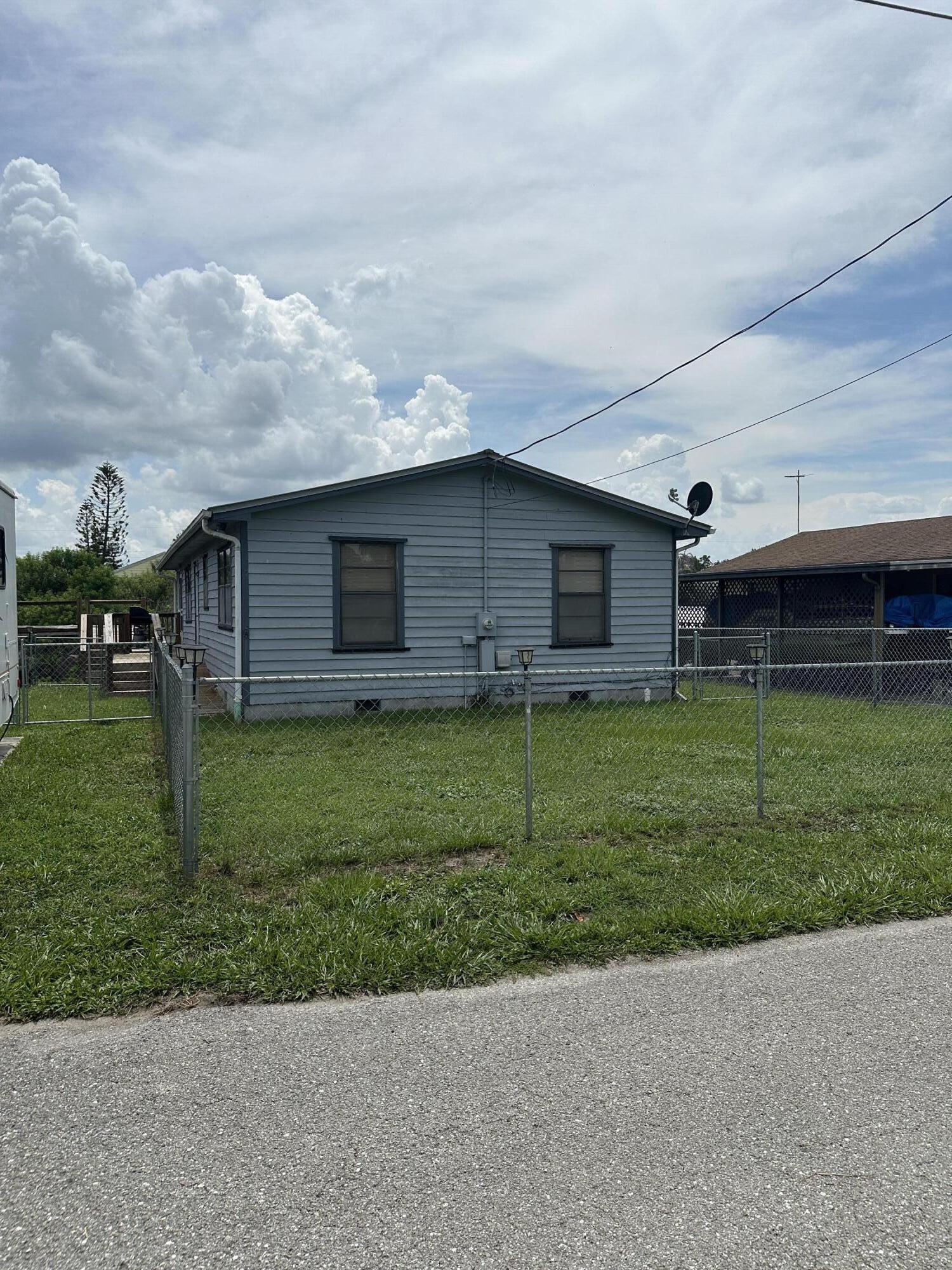 1110 Southwest 3rd Street Okeechobee, FL 34974 - Photo 2 of 13 IMG_3049 (2)
