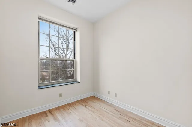 $3,000 | 33 Forest Avenue, Unit 1E, Hawthorne, NJ 07506