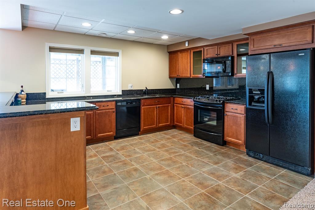 5942 Stonehaven Boulevard Rochester, MI 48306 - Photo 40 of 50