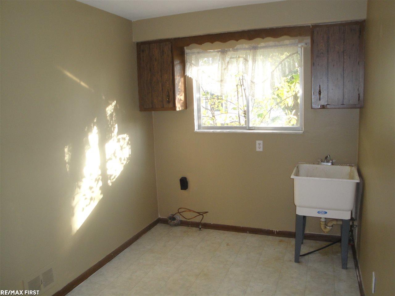 58801 Romeo Plank Road Ray, MI 48096 - Photo 15 of 18