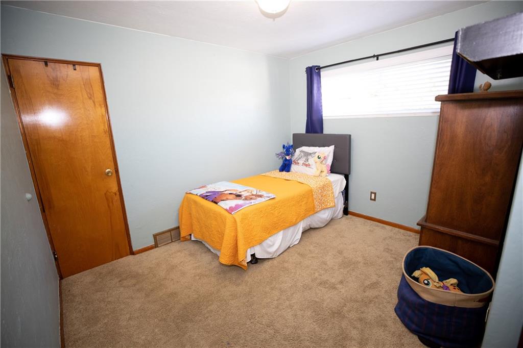 133 Church Road Pittsburgh, PA 15209 - Photo 18 of 20 a bedroom with a bed and a window