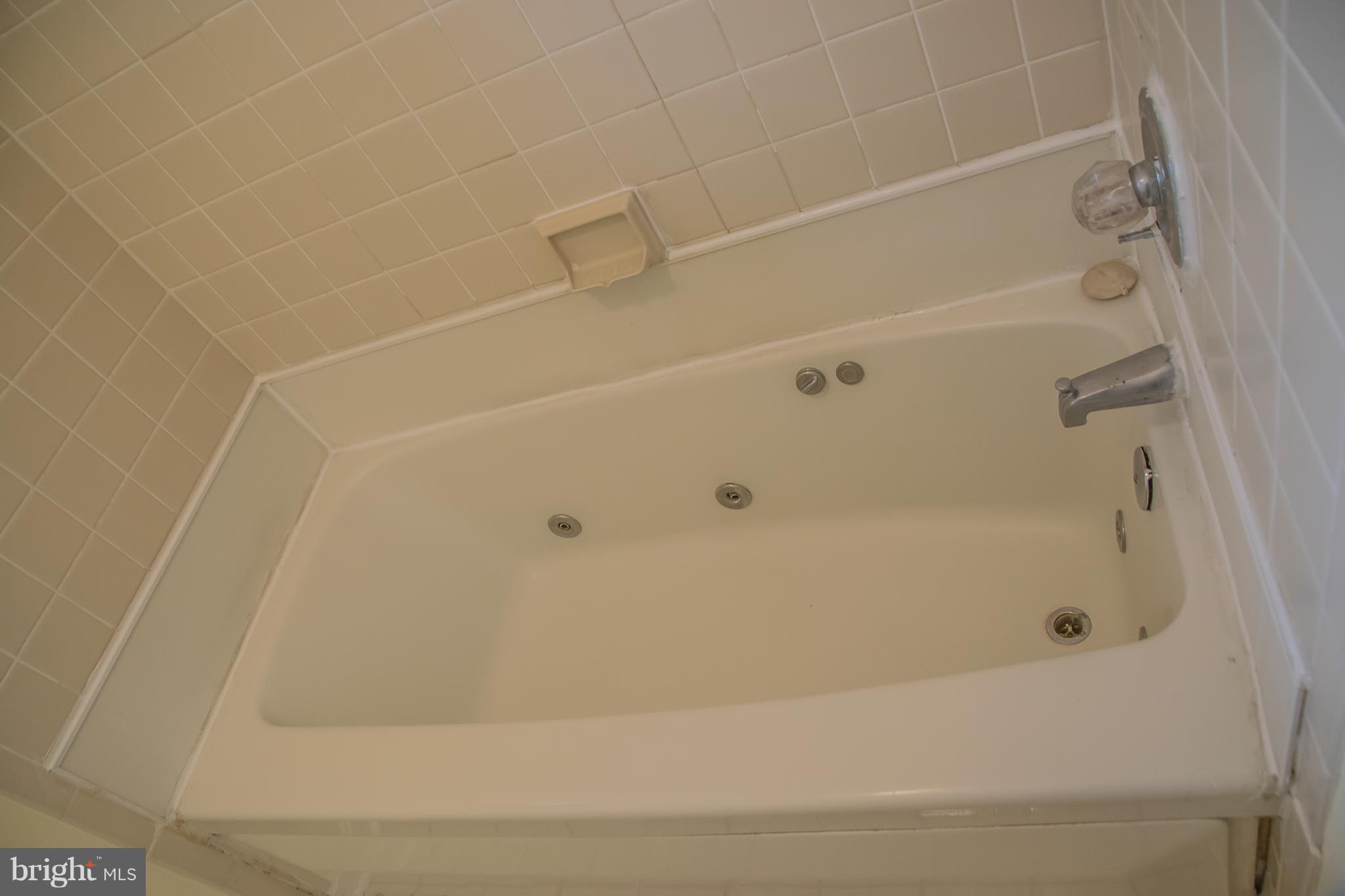 1403 Spring Avenue Baltimore, MD 21237 - Photo 14 of 28 a bathroom with a bathtub