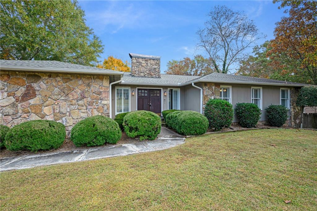 127 Windsor Drive Calhoun, GA 30701 - Photo 7 of 57 a view of outdoor space yard and deck