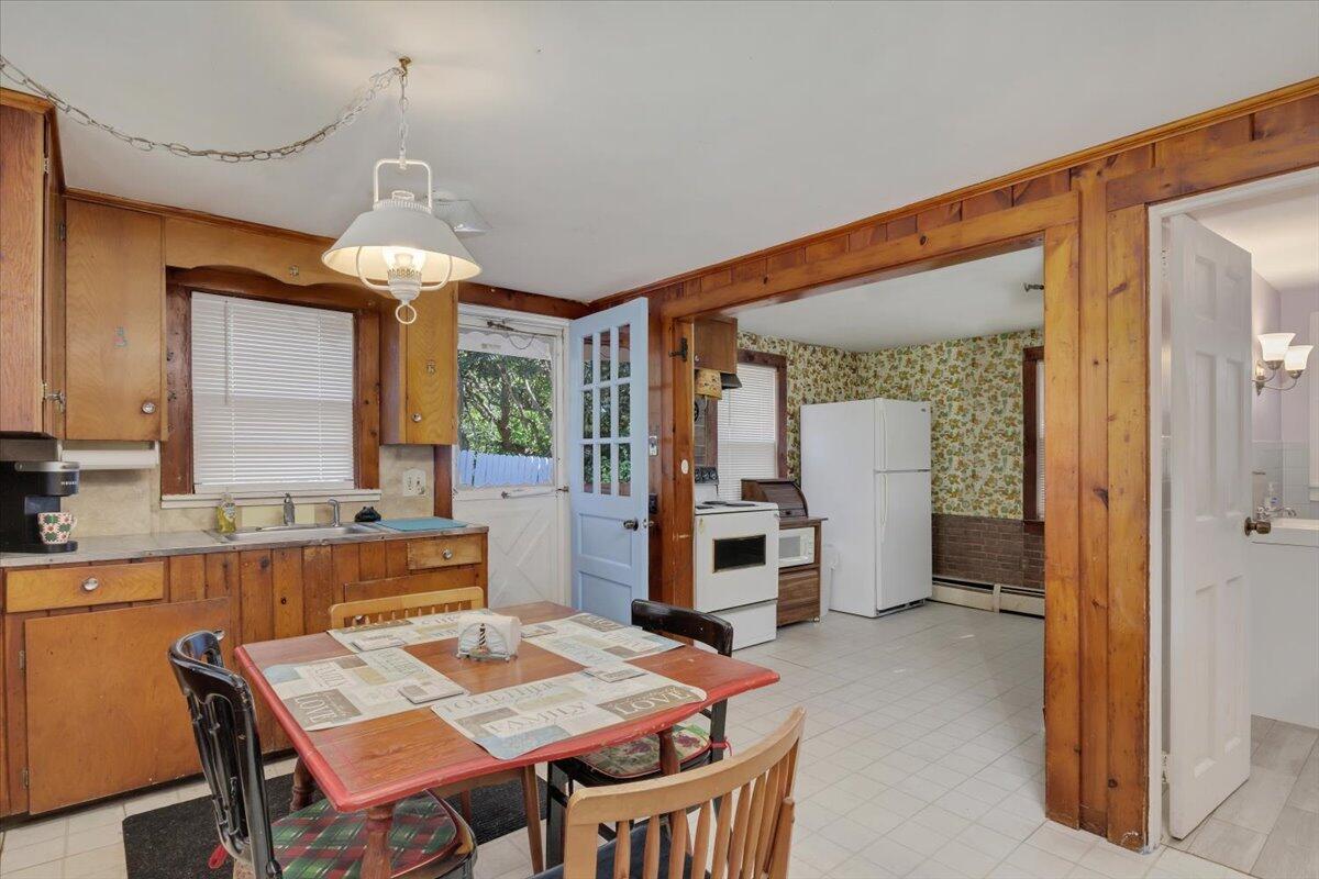 5 Indian Neck Road Wellfleet, MA 02667 - Photo 12 of 24 a very nice looking dining room with a table and chairs