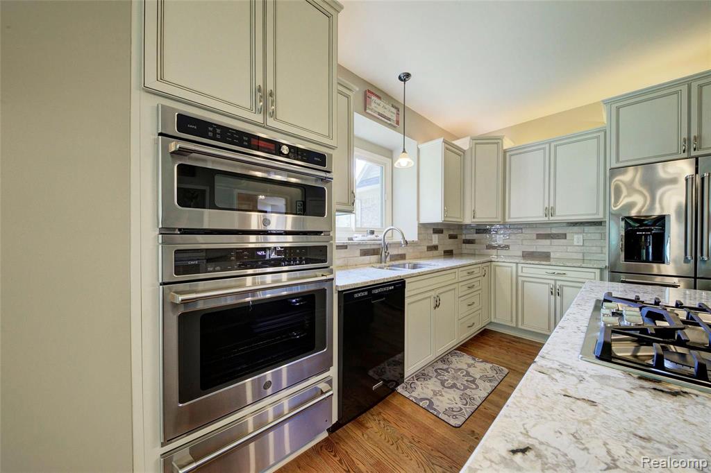 6724 Kennesaw Road Canton, MI 48187 - Photo 13 of 77