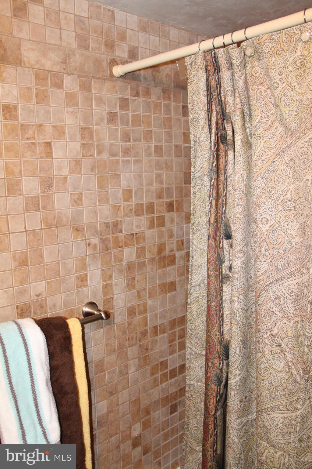 11637 Stoneview Square, Unit 11C Reston, VA 20191 - Photo 27 of 30 soaking in hallway bathroom