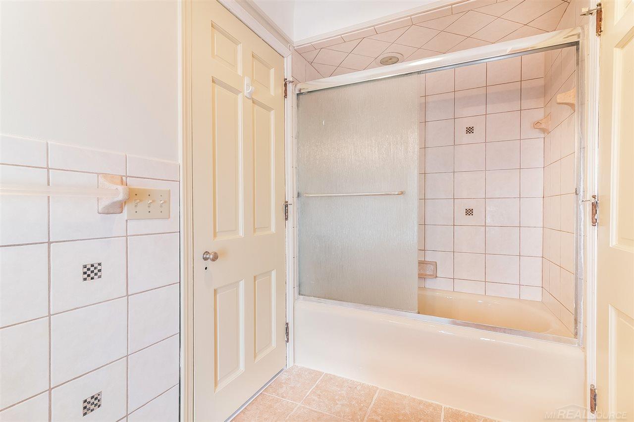 621 South Oxford Road Grosse Pointe Woods, MI 48236 - Photo 34 of 57