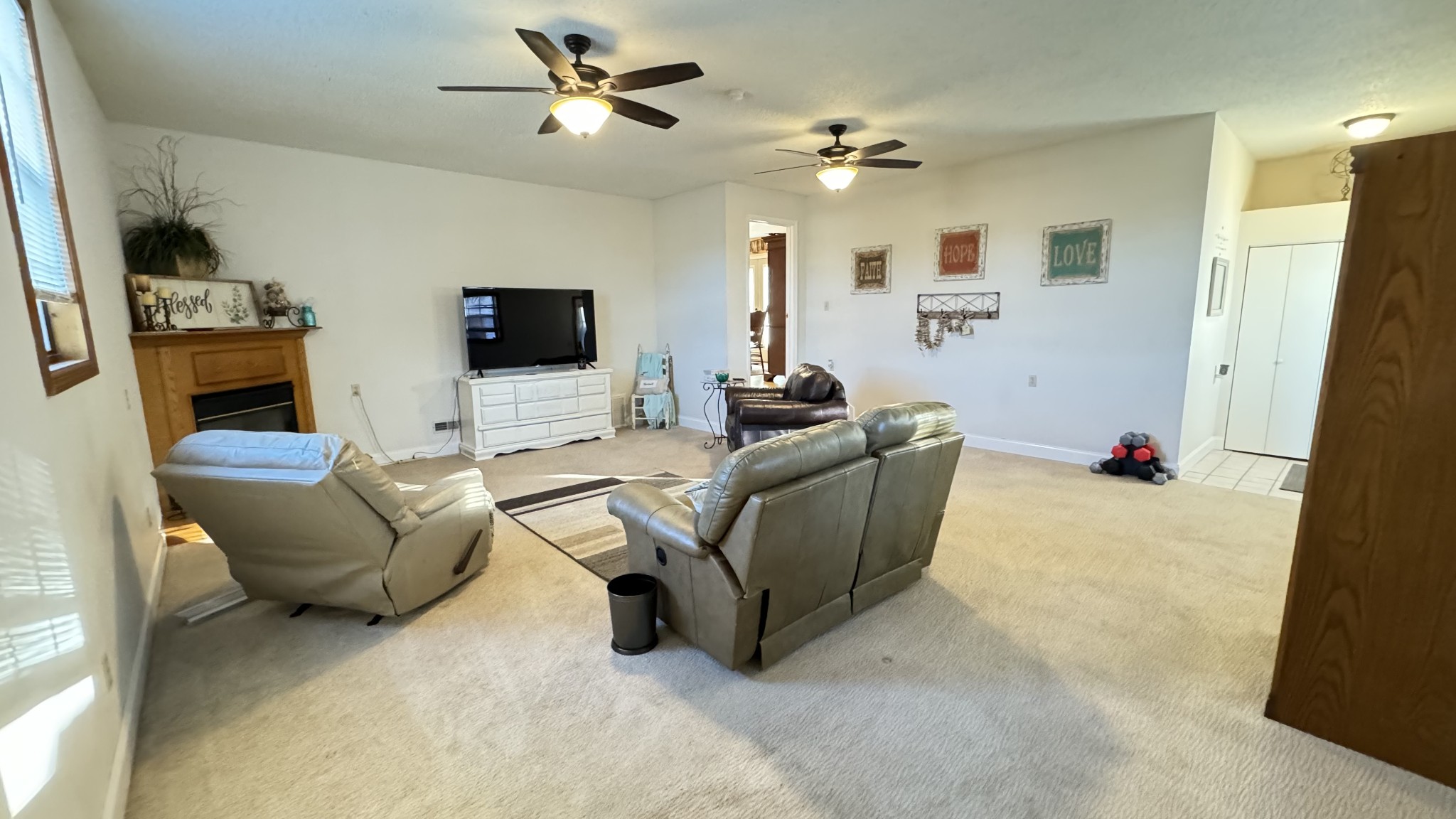 510 Brandon Road Manchester, TN 37355 - Photo 24 of 50 a living room with furniture and a flat screen tv