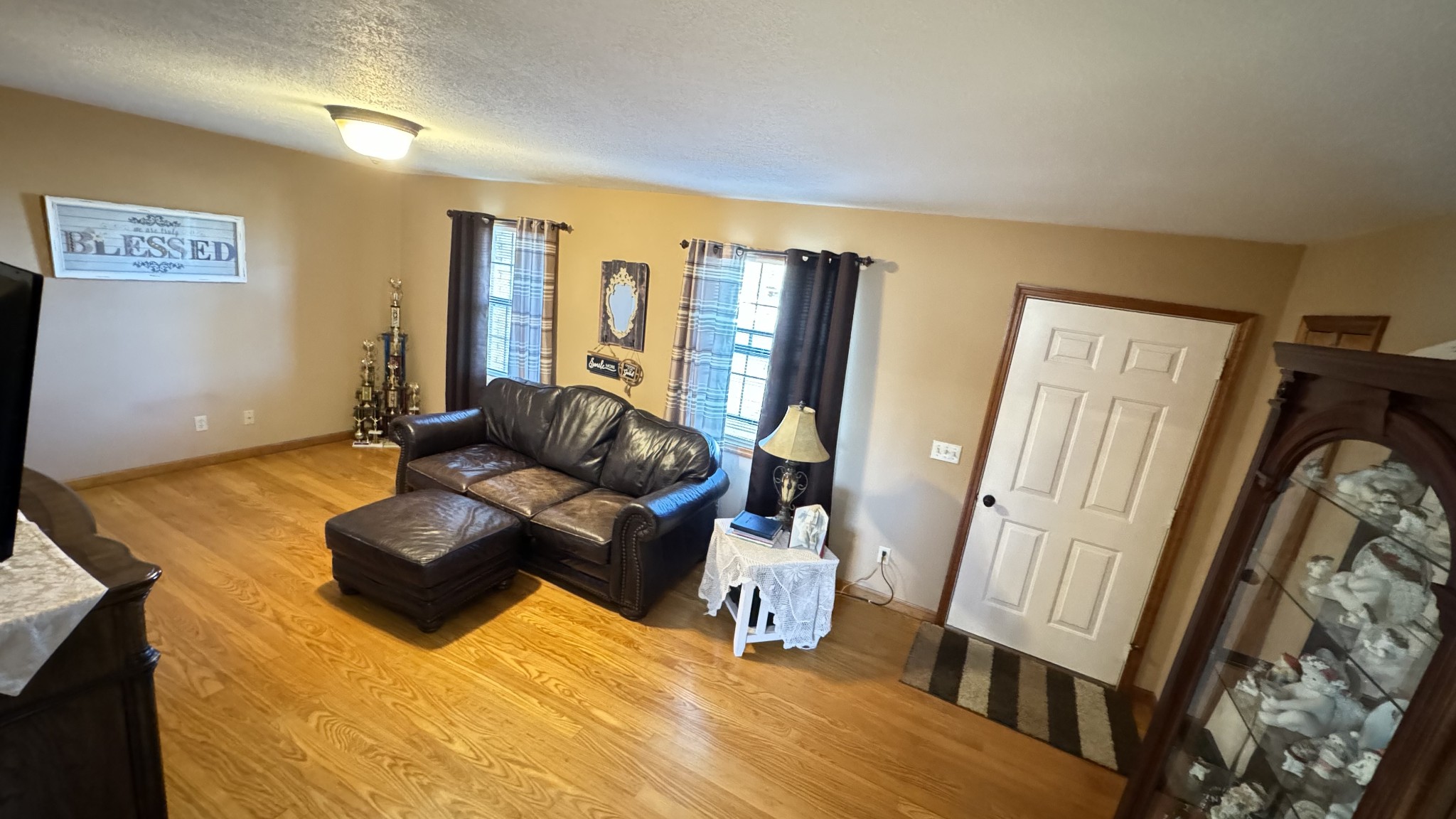 510 Brandon Road Manchester, TN 37355 - Photo 34 of 50 a living room with furniture and a couch