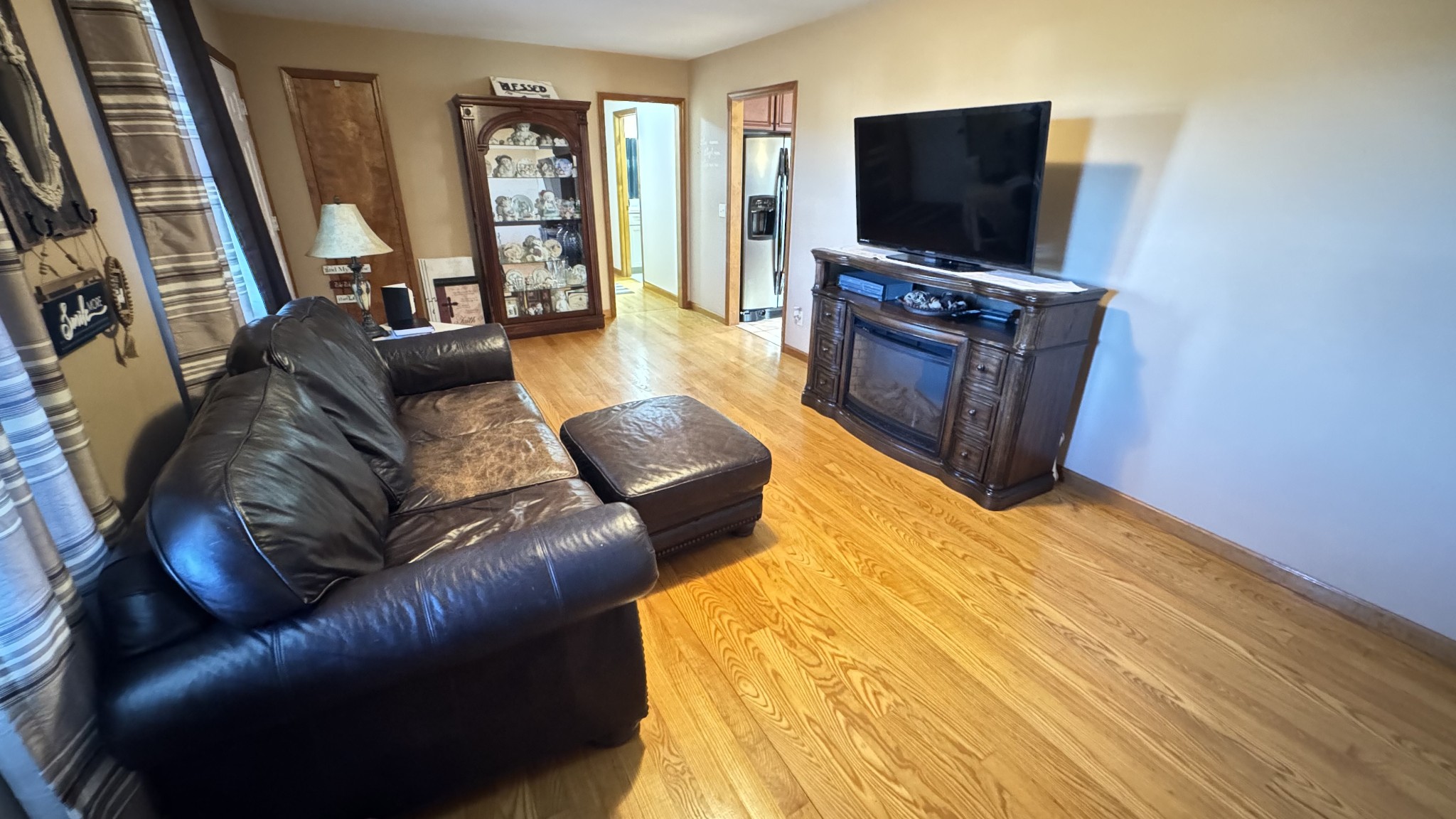 510 Brandon Road Manchester, TN 37355 - Photo 36 of 50 a living room with furniture and a flat screen tv