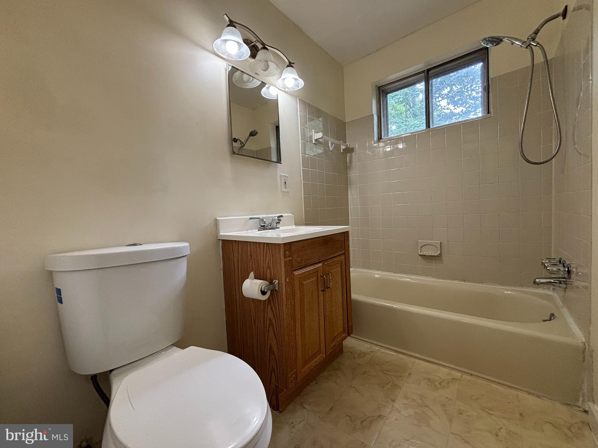 6901 Rolling Road Springfield, VA 22152 - Photo 16 of 20 Full Bath main level