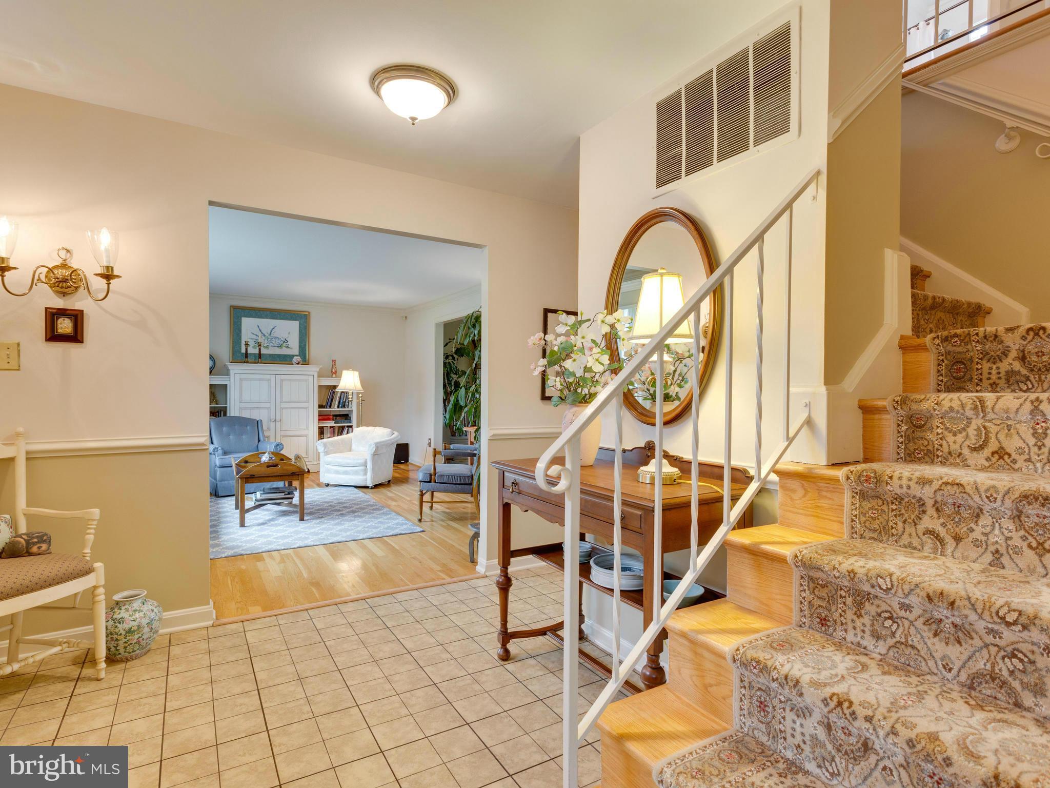 9206 Setter Place Springfield, VA 22153 - Photo 3 of 30 Foyer