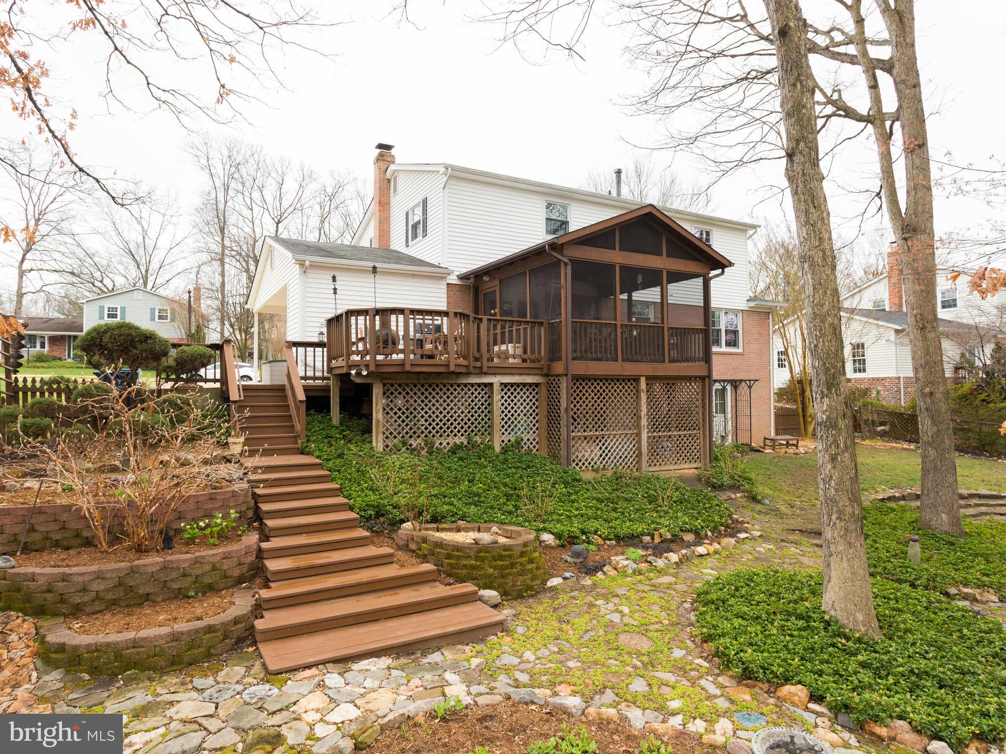 9206 Setter Place Springfield, VA 22153 - Photo 27 of 30 Exterior (Rear)