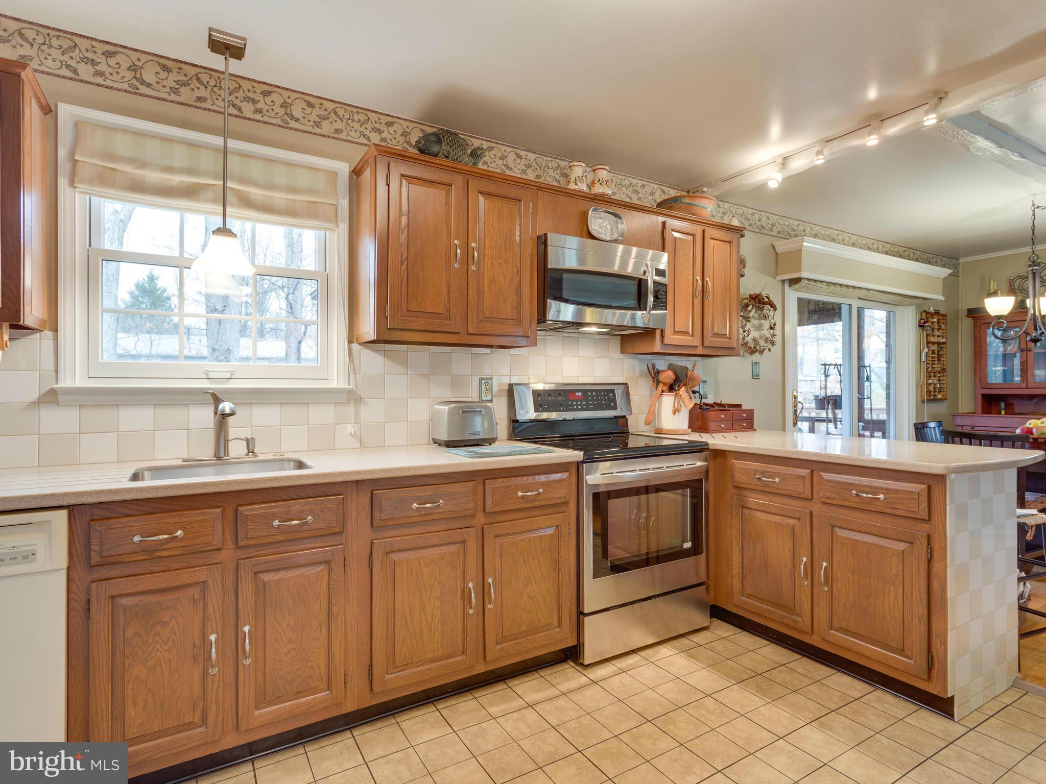 9206 Setter Place Springfield, VA 22153 - Photo 8 of 30 Kitchen