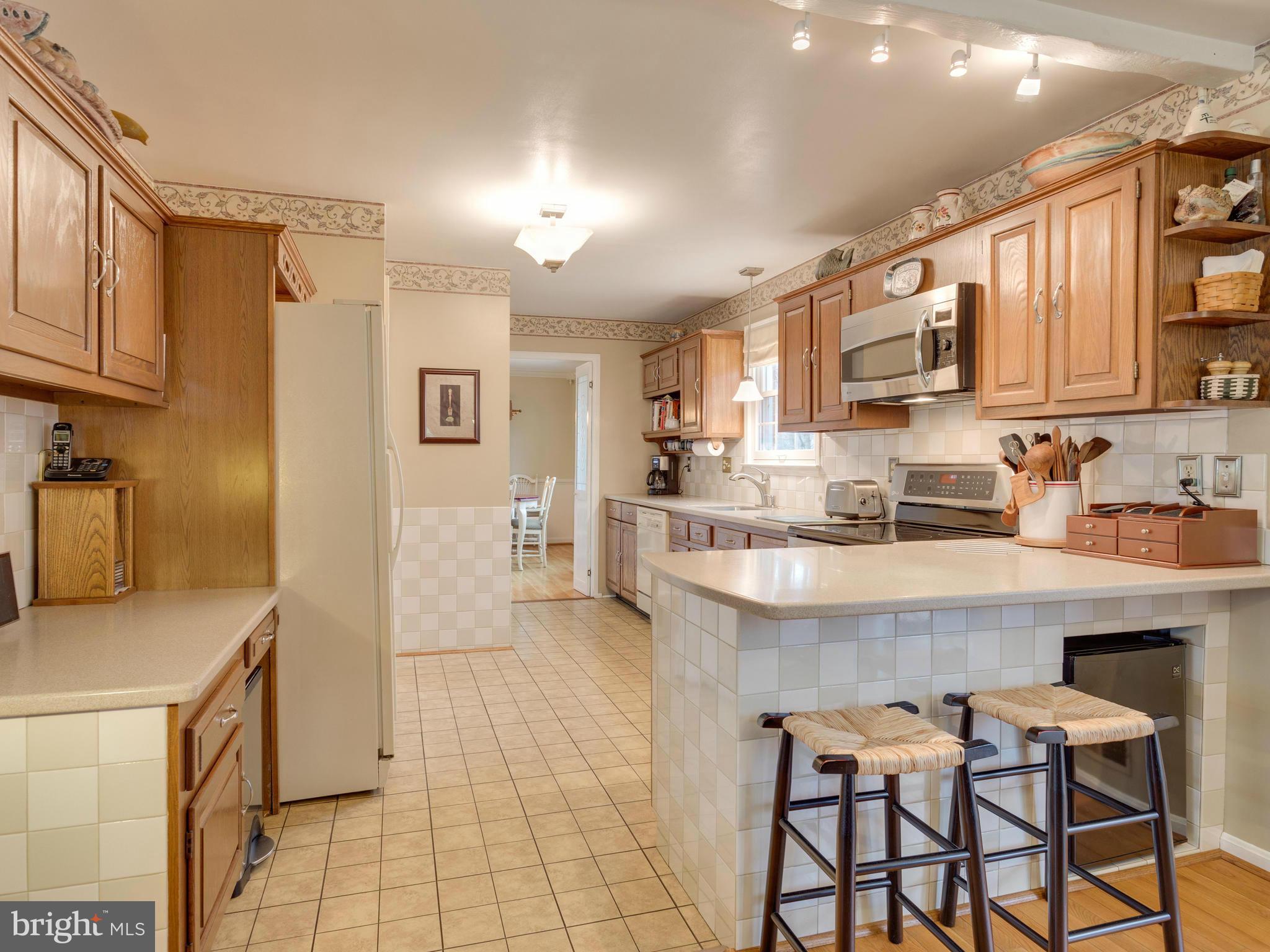 9206 Setter Place Springfield, VA 22153 - Photo 9 of 30 Kitchen