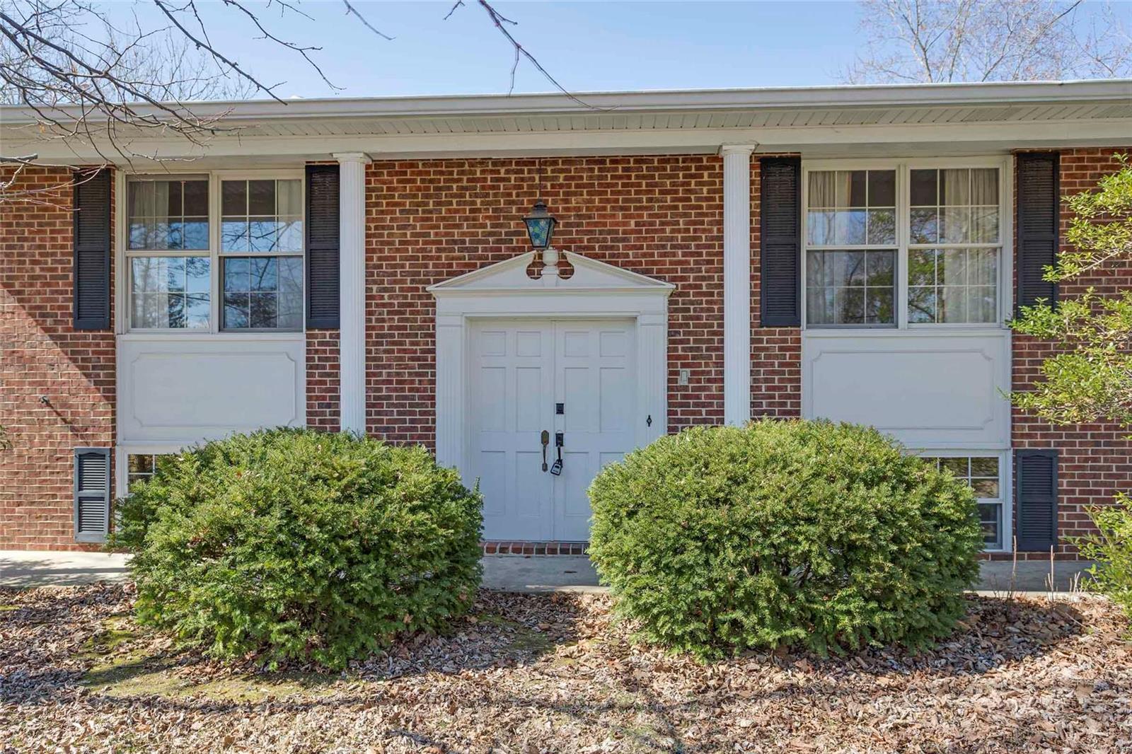 310 Ries Court Ballwin, MO 63021 - Photo 2 of 25