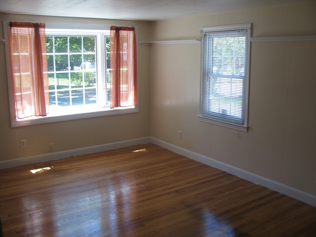 73 Davis Street Springfield, MA 01104 - Photo 4 of 27