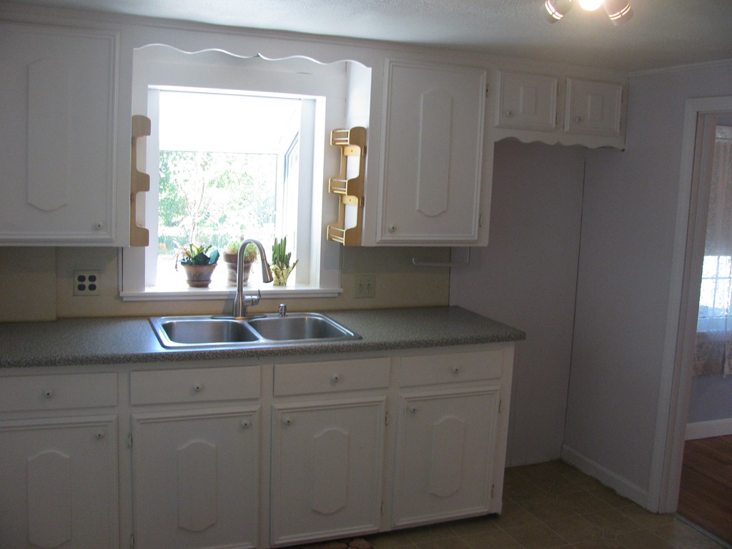 73 Davis Street Springfield, MA 01104 - Photo 8 of 27