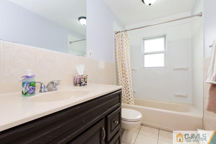 613 Old Post Road Edison, NJ 08817 - Photo 15 of 20 a bathroom with a sink a toilet and a bathtub