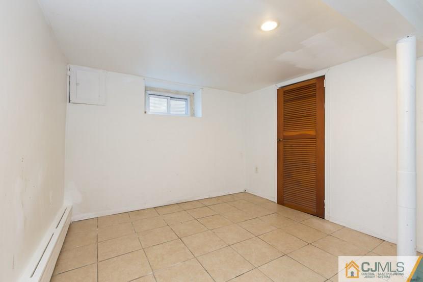 613 Old Post Road Edison, NJ 08817 - Photo 16 of 20 a view of an empty room