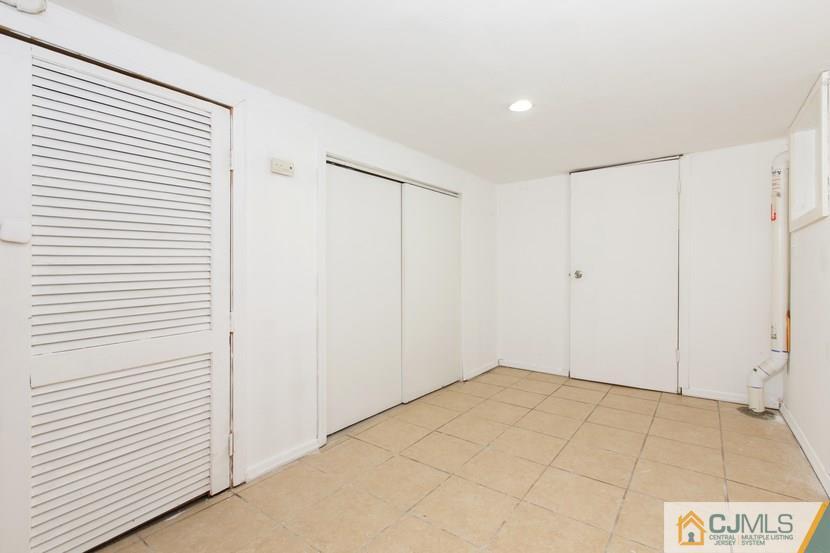 613 Old Post Road Edison, NJ 08817 - Photo 17 of 20 a view of an empty room
