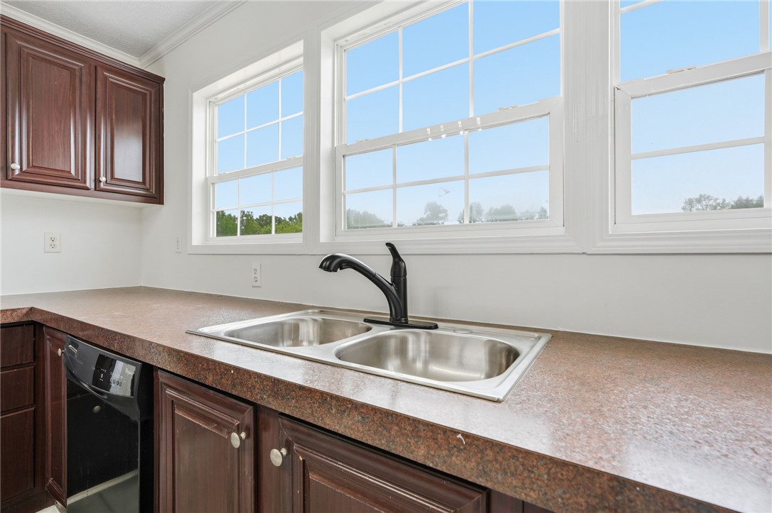 112 Sir Francis Drake Way Liberty, SC 29657 - Photo 31 of 42 This bright kitchen features ample counter space and large windows for abundant natural light.