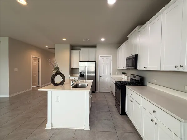 $1,995 | 5989 Malta Circle, Round Rock, TX 78665