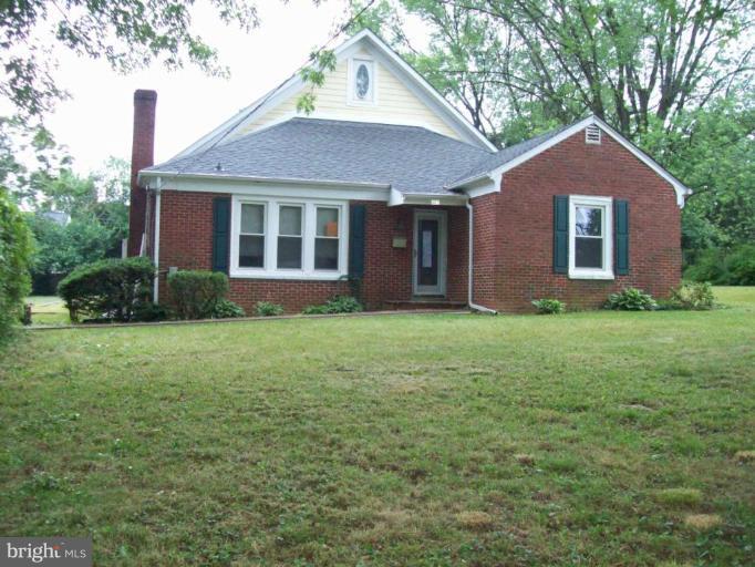 609 Edwards Ferry Road Northeast Leesburg, VA 20176 - Photo 1 of 4 Exterior (Main)