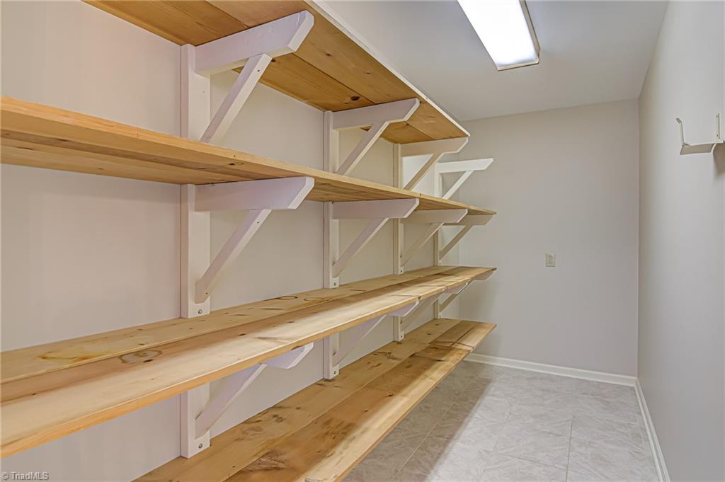 577 Ridgeway Lane Lexington, NC 27295 - Photo 17 of 48 Pantry