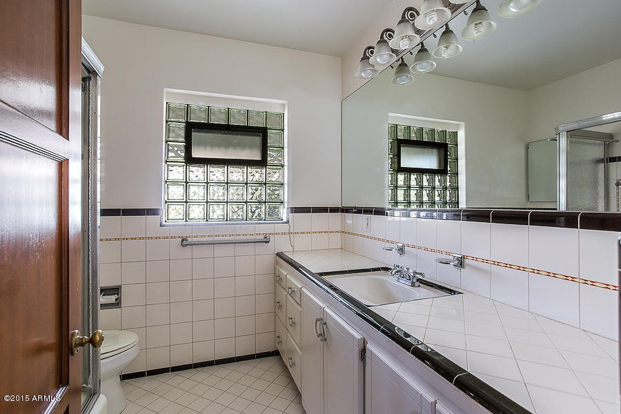 334 West Granada Road Phoenix, AZ 85003 - Photo 12 of 31 Bath