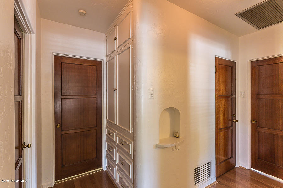 334 West Granada Road Phoenix, AZ 85003 - Photo 13 of 31 Hallway
