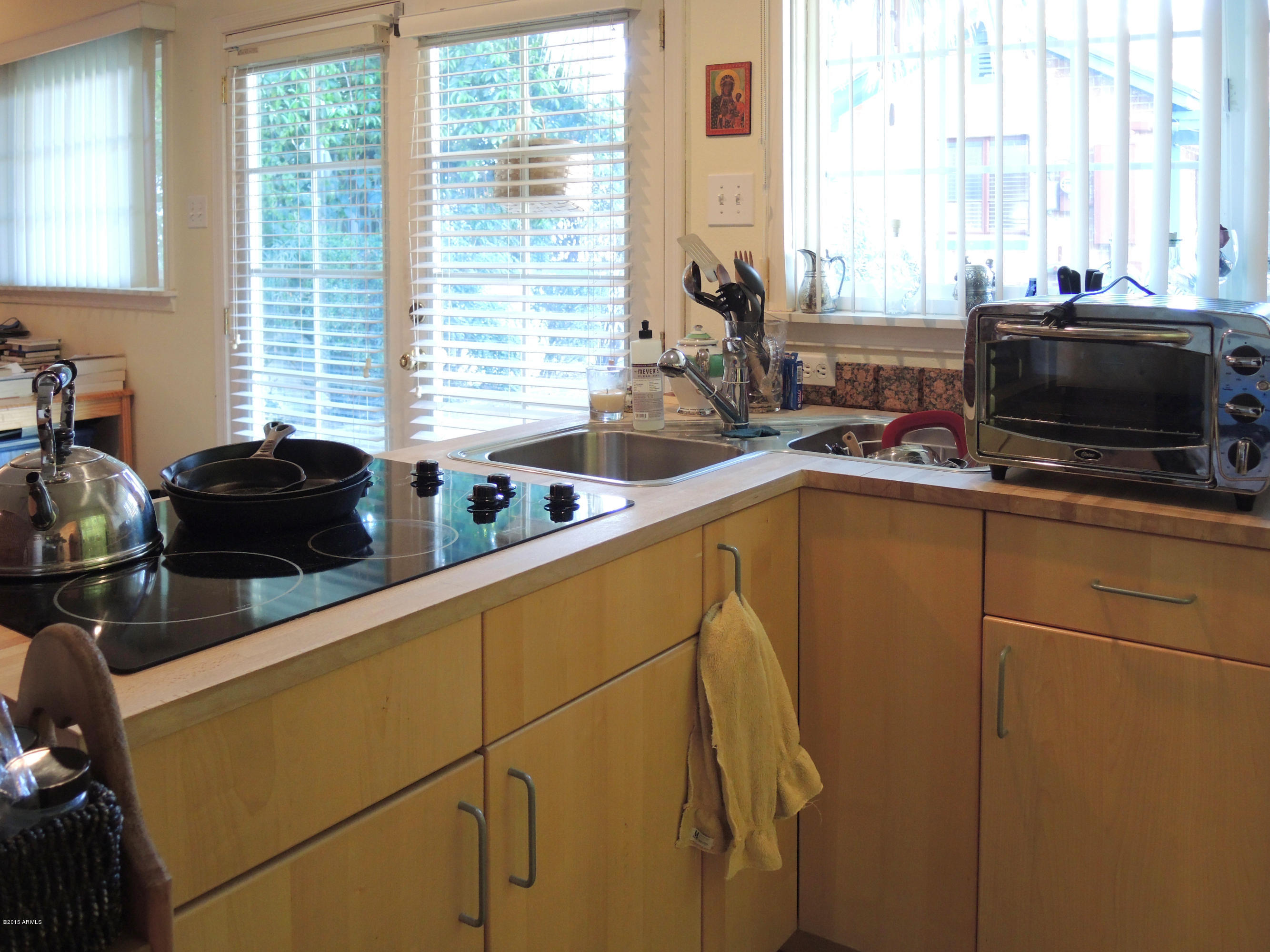 334 West Granada Road Phoenix, AZ 85003 - Photo 29 of 31 Guesthouse kitchen