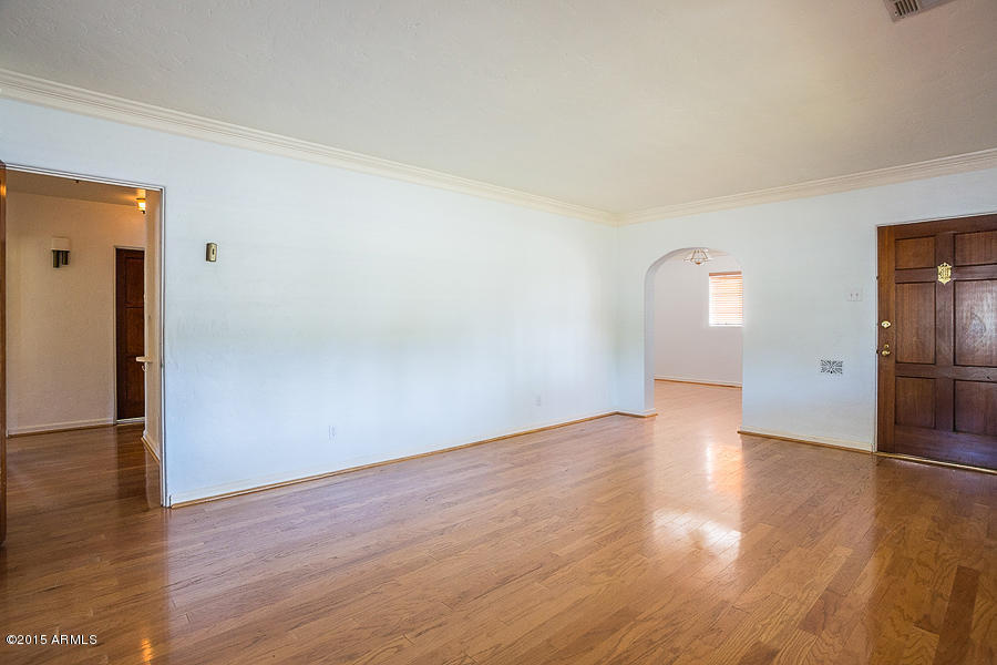 334 West Granada Road Phoenix, AZ 85003 - Photo 4 of 31 Living Room