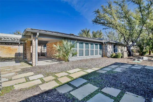 $999,500 | 712 Squaw Creek Road, Willow Park, TX 76087