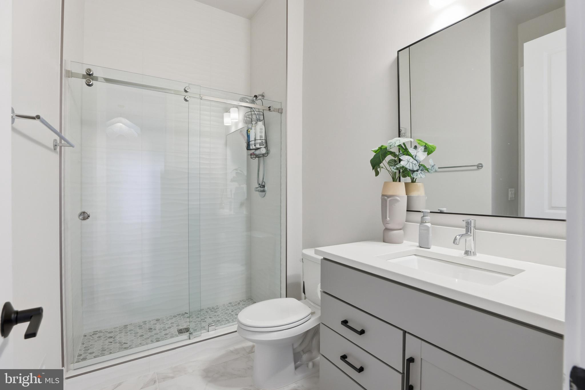 9725 Lantana Way Bethesda, MD 20817 - Photo 14 of 58 Main Level Full Bathroom