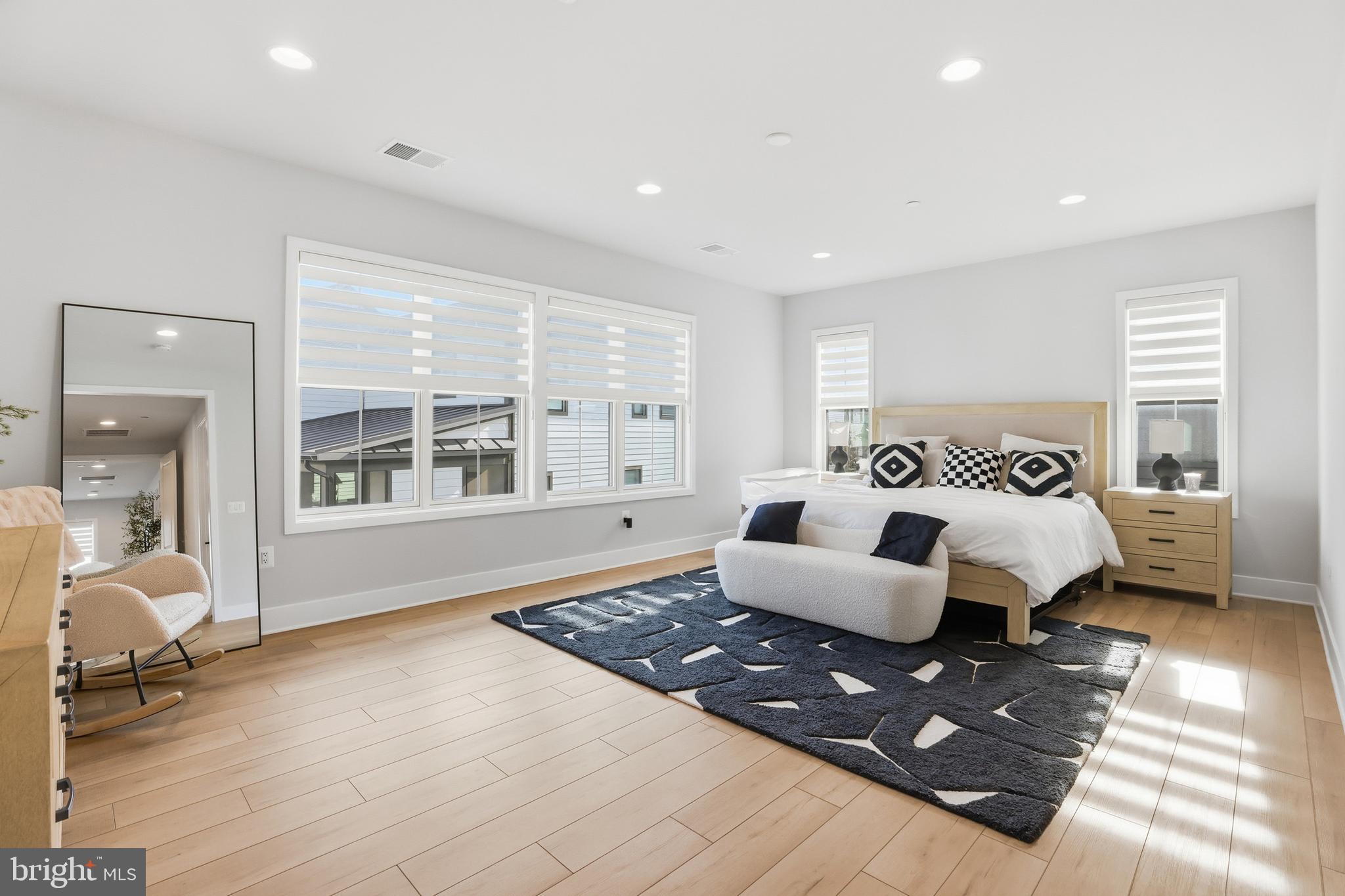 9725 Lantana Way Bethesda, MD 20817 - Photo 18 of 58 Primary Bedroom Suite