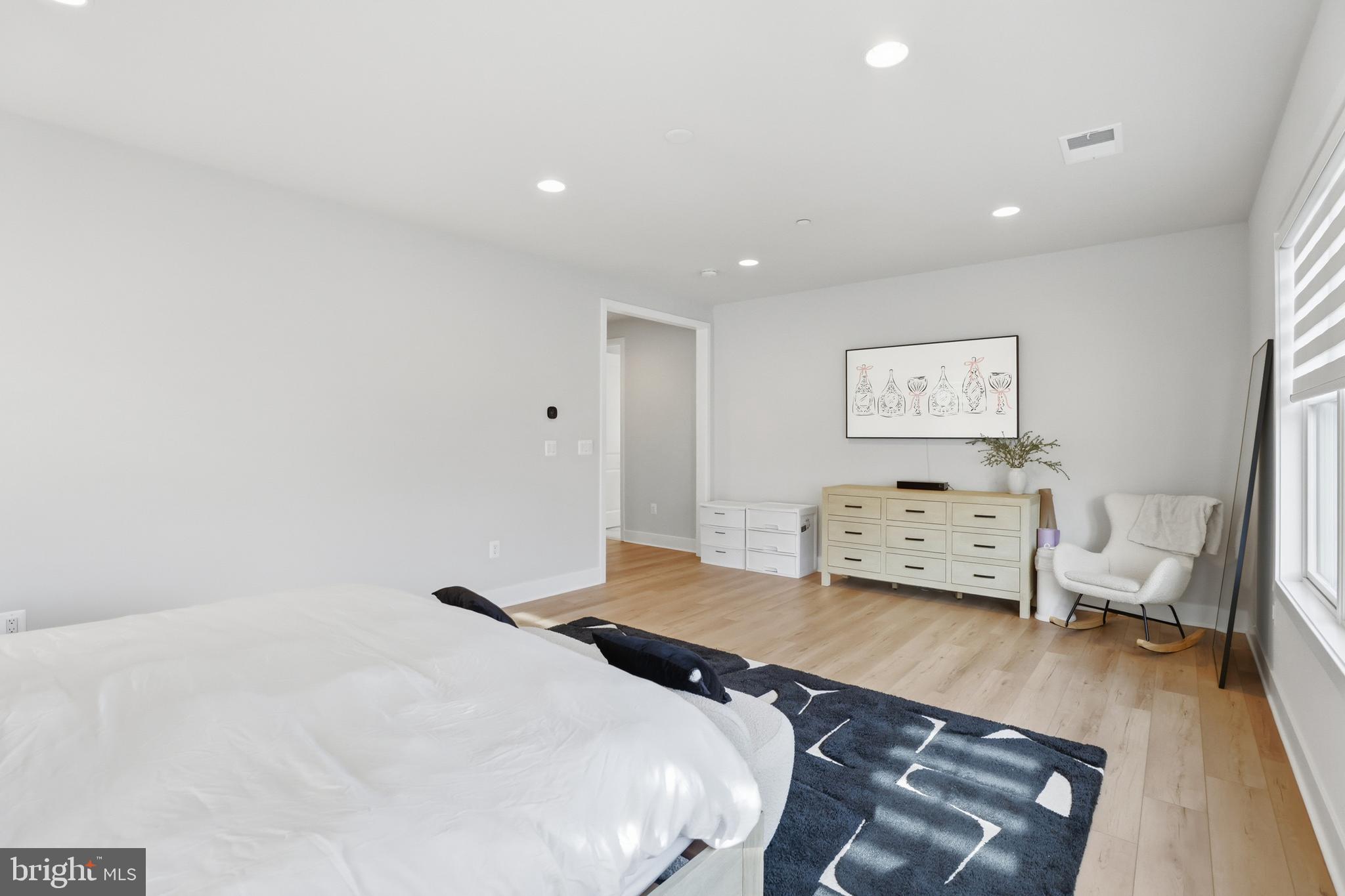 9725 Lantana Way Bethesda, MD 20817 - Photo 20 of 58 Primary Bedroom Suite