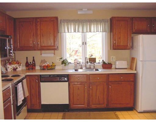 11 Hanson Road Charlton, MA 01507 - Photo 9 of 19