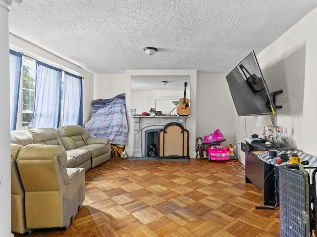 $624,900 | 58 Oakley Road, Woonsocket, RI 02895