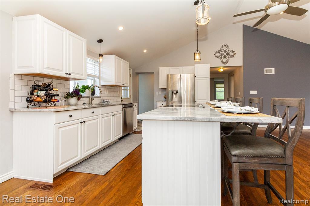 1433 Courtland Boulevard Rochester Hills, MI 48307 - Photo 10 of 35
