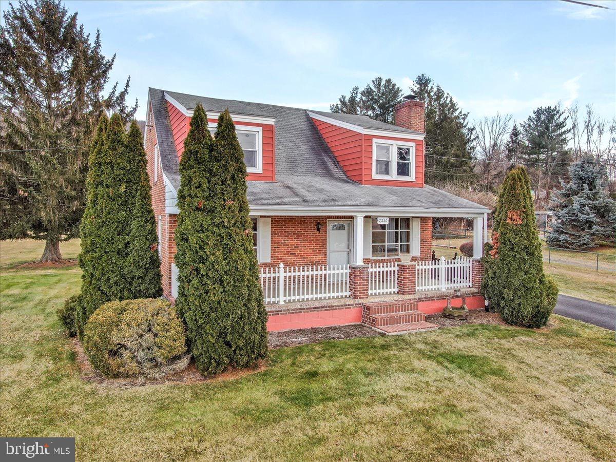 7220 Slabtown Road Waynesboro, PA 17268 - Photo 3 of 43 front view of a house with a yard