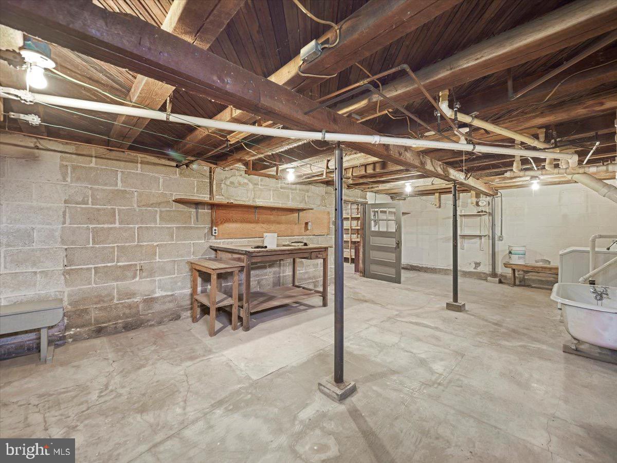 7220 Slabtown Road Waynesboro, PA 17268 - Photo 31 of 43 a view of a room with gym equipment