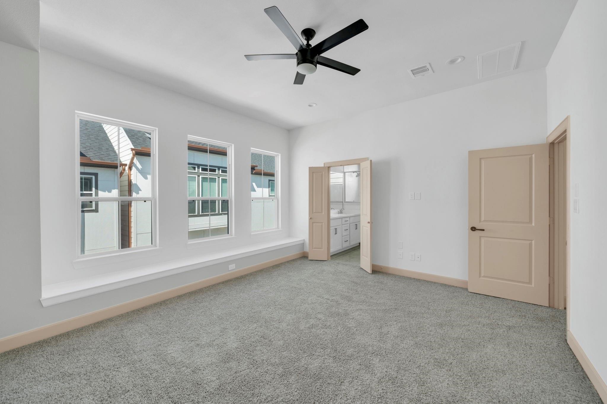 9551 Neuens Road, Unit B Houston, TX 77080 - Photo 15 of 34 a view of an empty room with a window