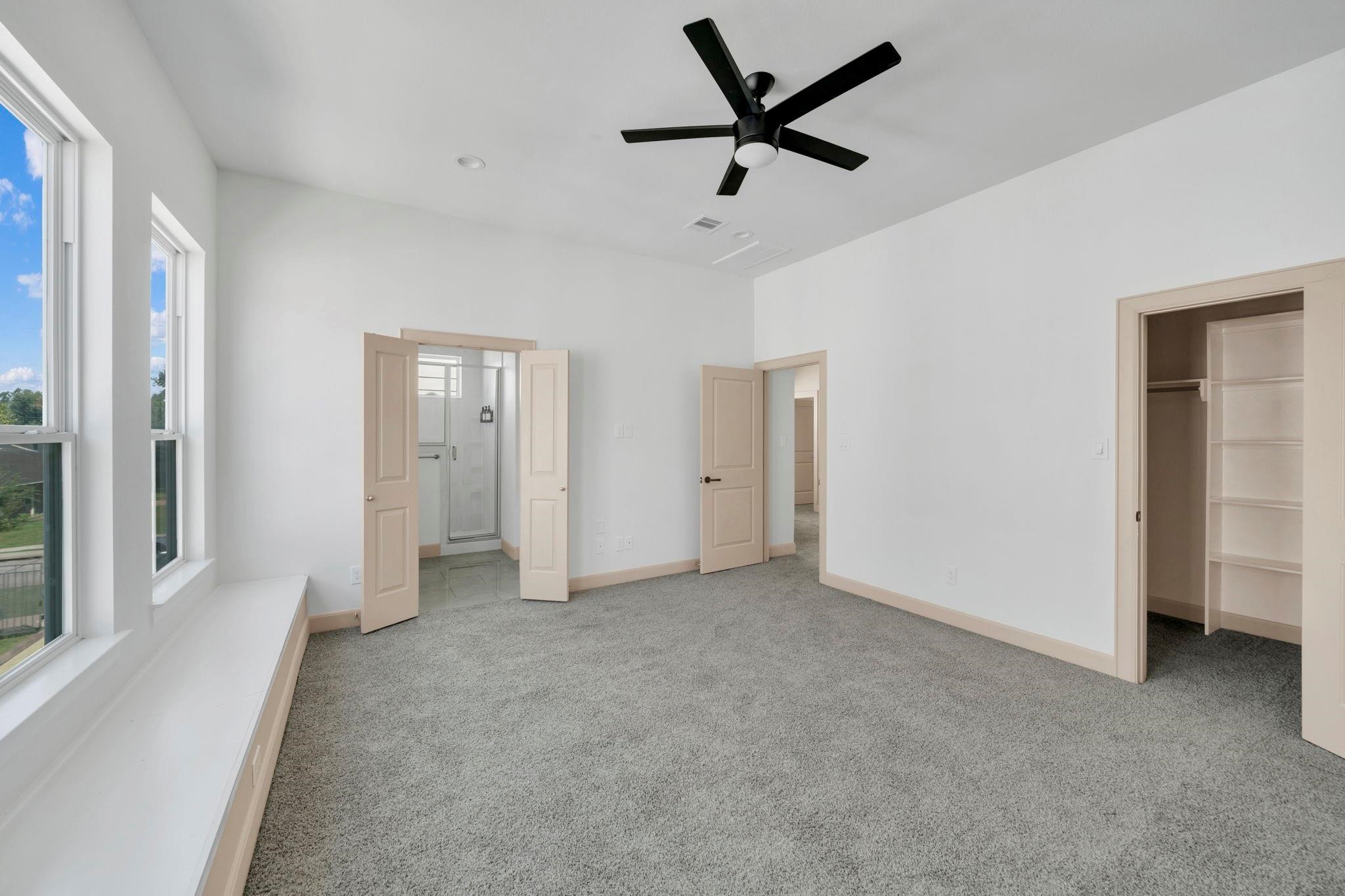 9551 Neuens Road, Unit B Houston, TX 77080 - Photo 16 of 34 an empty room with a ceiling fan and window
