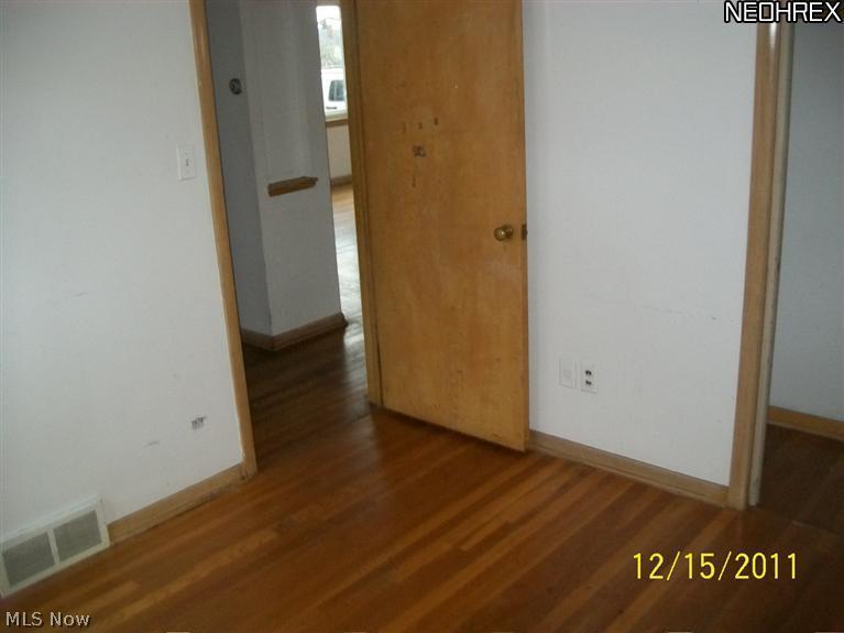 20701 Bowling Green Road Maple Heights, OH 44137 - Photo 6 of 9 Gallery Image 6