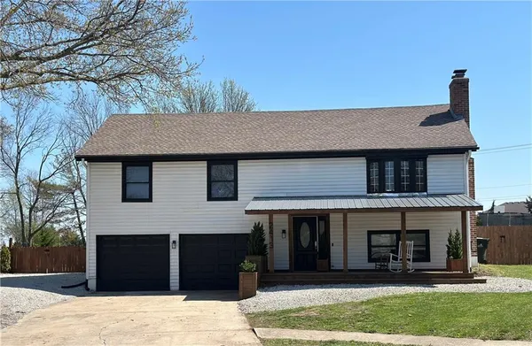 $395,000 | 2413 West Post Oak Road, Olathe, KS 66061