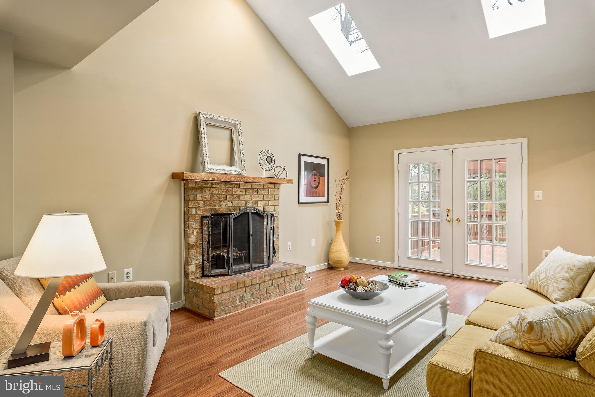 10405 Dunn Meadow Road Vienna, VA 22182 - Photo 18 of 38 Skylights and vaulted ceiling