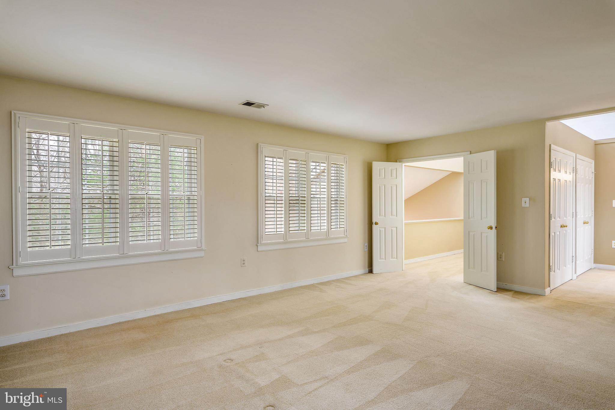 10405 Dunn Meadow Road Vienna, VA 22182 - Photo 26 of 38 Plenty of room for sitting area